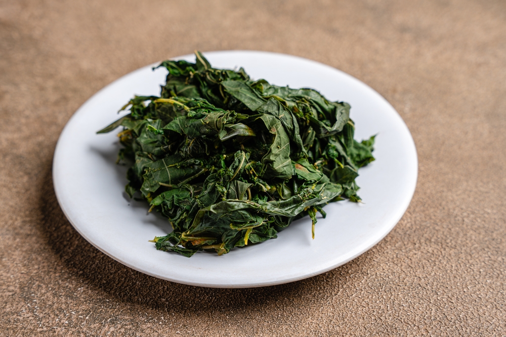 Daun singkong sering pahit, alot, dan cepat basi? Bisa jadi cara masakmu belum tepat