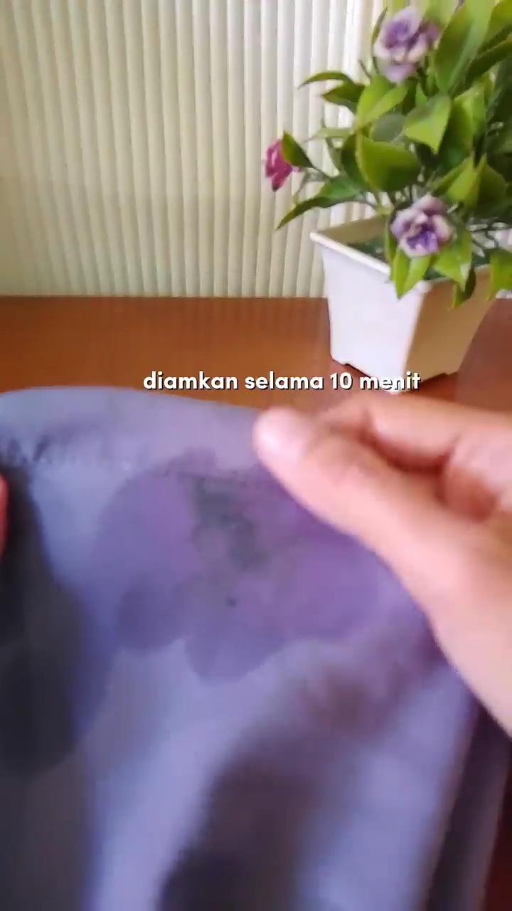 Noda oli menempel di celana hilang dengan tambahan 1 bahan dapur, sekarang tampil kece kapan saja