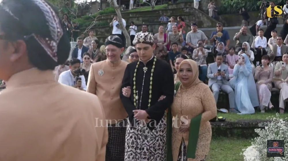 13 Momen akad nikah Luna Maya dan Maxime Bouttier digelar intimate di Bali, nominal maharnya unik
