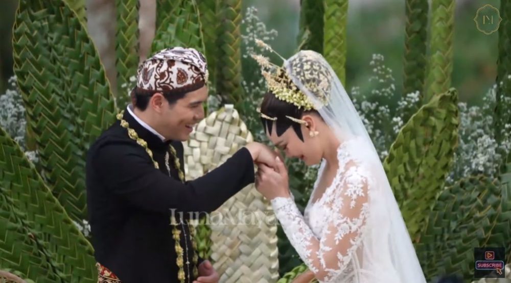 13 Momen akad nikah Luna Maya dan Maxime Bouttier digelar intimate di Bali, nominal maharnya unik