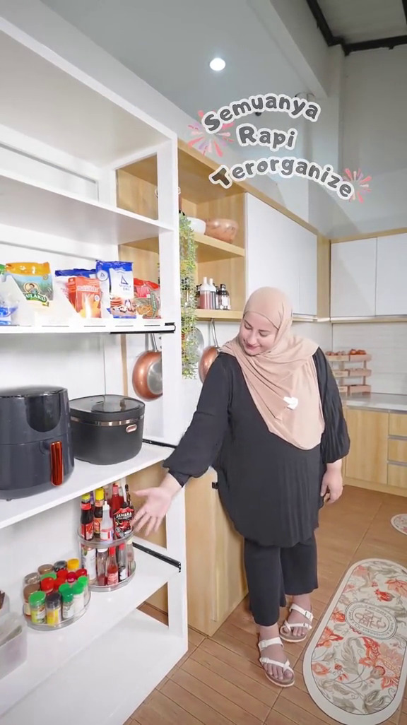9 Potret dapur kotor Tasyi Athasyia usai renovasi total, desain interiornya simpel impian emak-emak