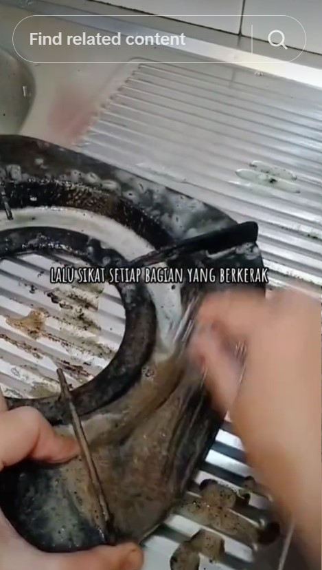 Tungku kompor gas penuh kerak kembali bersih dalam 10 menit, pakai trik tanpa repot direndam air