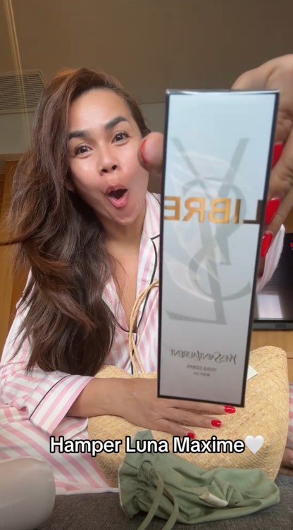 Suvenir pernikahan Luna Maya dan Maxime cuma dibungkus tas rotan, tapi isinya mewah, 5 potretnya