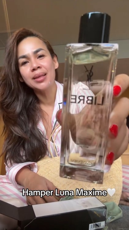 Suvenir pernikahan Luna Maya dan Maxime cuma dibungkus tas rotan, tapi isinya mewah, 5 potretnya