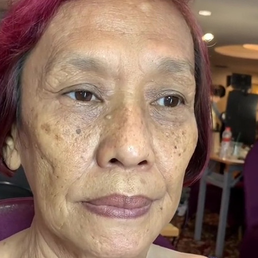 Wajahnya "disulap" jadi lebih muda, transformasi emak-emak dirias soft glam ini disebut makin menawan