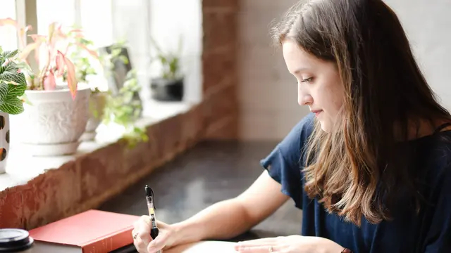 4 Zodiak yang lebih pandai mengekspresikan diri lewat tulisan