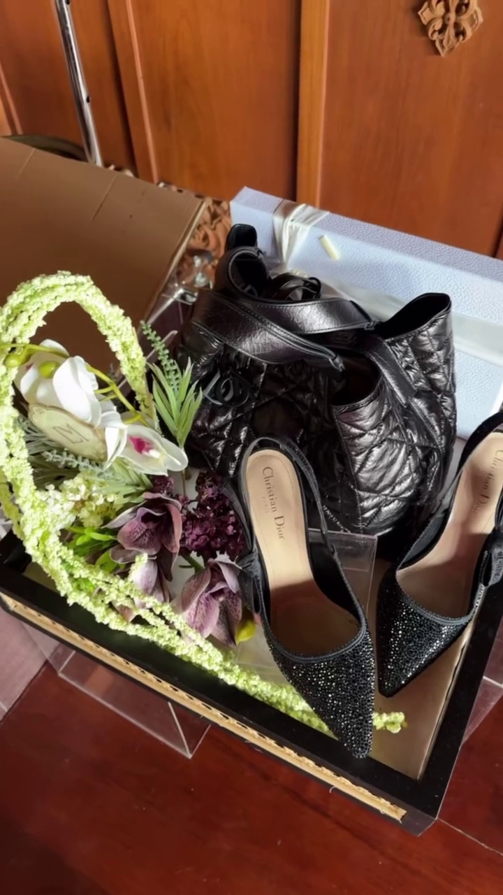 Luna Maya dan Maxime Bouttier saling beri seserahan pernikahan berisi barang mewah, ini 9 potretnya