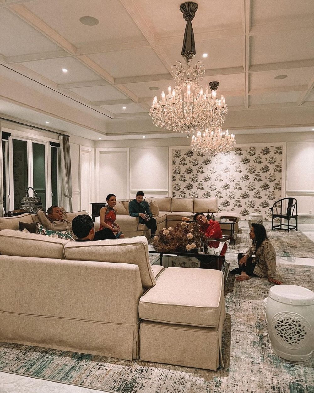 Punya rumah mewah di balik gaya hidup sederhana, intip 11 potret hunian bos jalan tol Jusuf Hamka