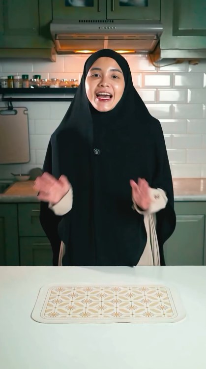 Kini hobi ngonten masak, 9 potret dapur istri Babe Cabita ini kitchen setnya hijau tapi nggak norak
