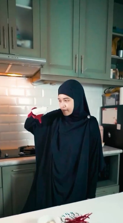 Kini hobi ngonten masak, 9 potret dapur istri Babe Cabita ini kitchen setnya hijau tapi nggak norak