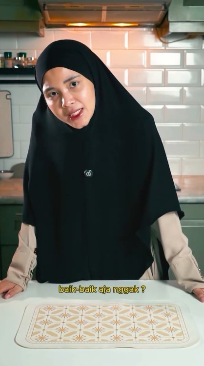 Kini hobi ngonten masak, 9 potret dapur istri Babe Cabita ini kitchen setnya hijau tapi nggak norak