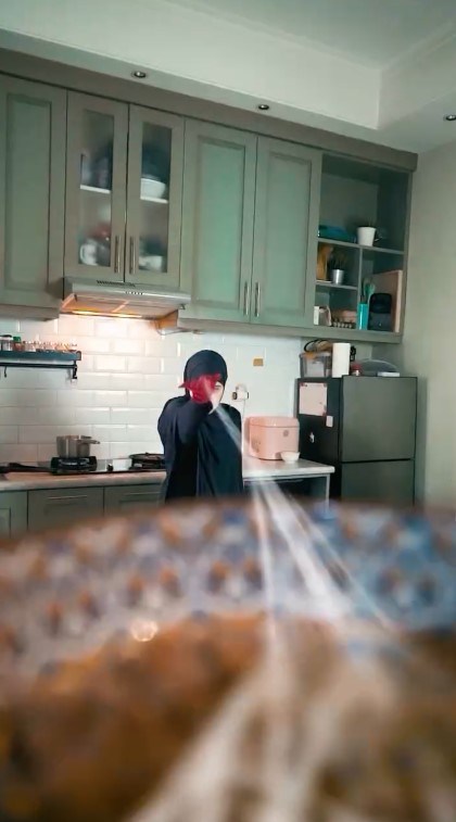 Kini hobi ngonten masak, 9 potret dapur istri Babe Cabita ini kitchen setnya hijau tapi nggak norak