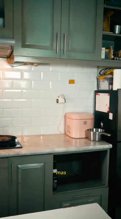 Kini hobi ngonten masak, 9 potret dapur istri Babe Cabita ini kitchen setnya hijau tapi nggak norak