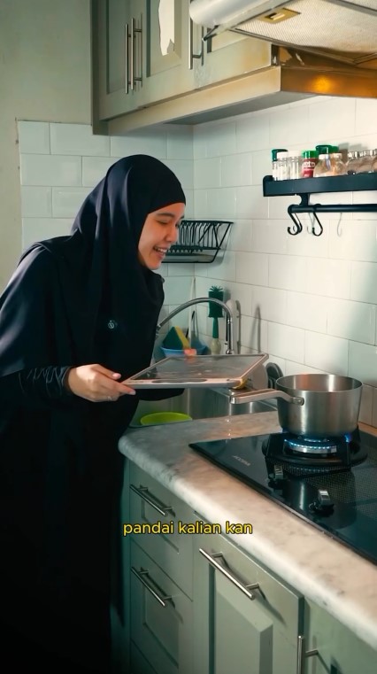 Kini hobi ngonten masak, 9 potret dapur istri Babe Cabita ini kitchen setnya hijau tapi nggak norak