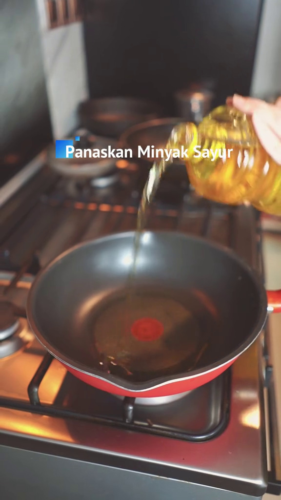 Hobi masak dan bagi-bagi resep, intip 9 potret dapur Steffi Zamora desainnya minimalis serba hitam