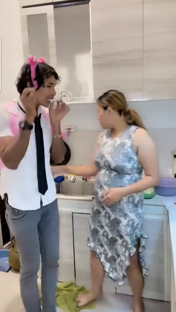 Kini jalani usaha jualan donat sambil aktif live TikTok, intip 7 potret dapur sederhana Pinkan Mambo