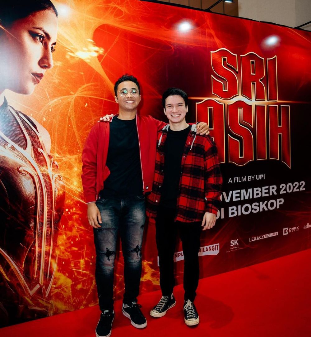 Nggak nyangka kini sudah jadi aktor papan atas, intip 11 potret terbaru bocah di iklan obat flu ini