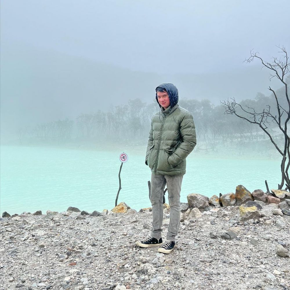 Nggak nyangka kini sudah jadi aktor papan atas, intip 11 potret terbaru bocah di iklan obat flu ini