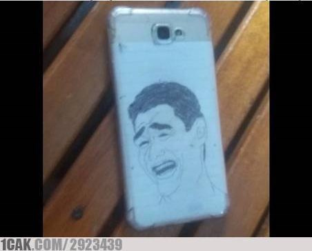 13 Desain nyeleneh casing HP ini bentuknya bikin nggak habis pikir, tertarik untuk membelinya?