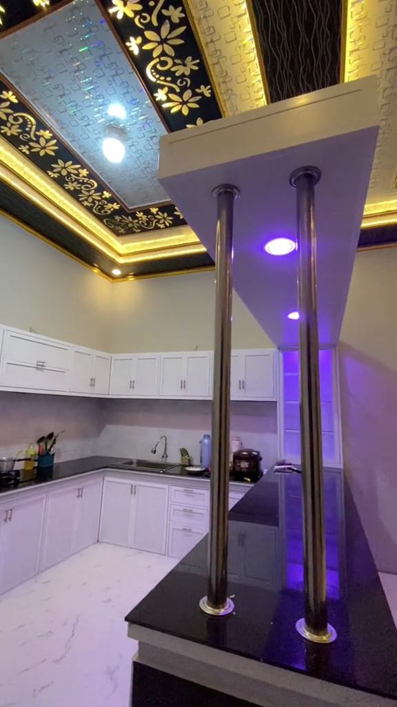 Kini jadi petani tinggalkan dunia dangdut, 9 potret dapur mewah Novi Listiana di rumah beralas semen