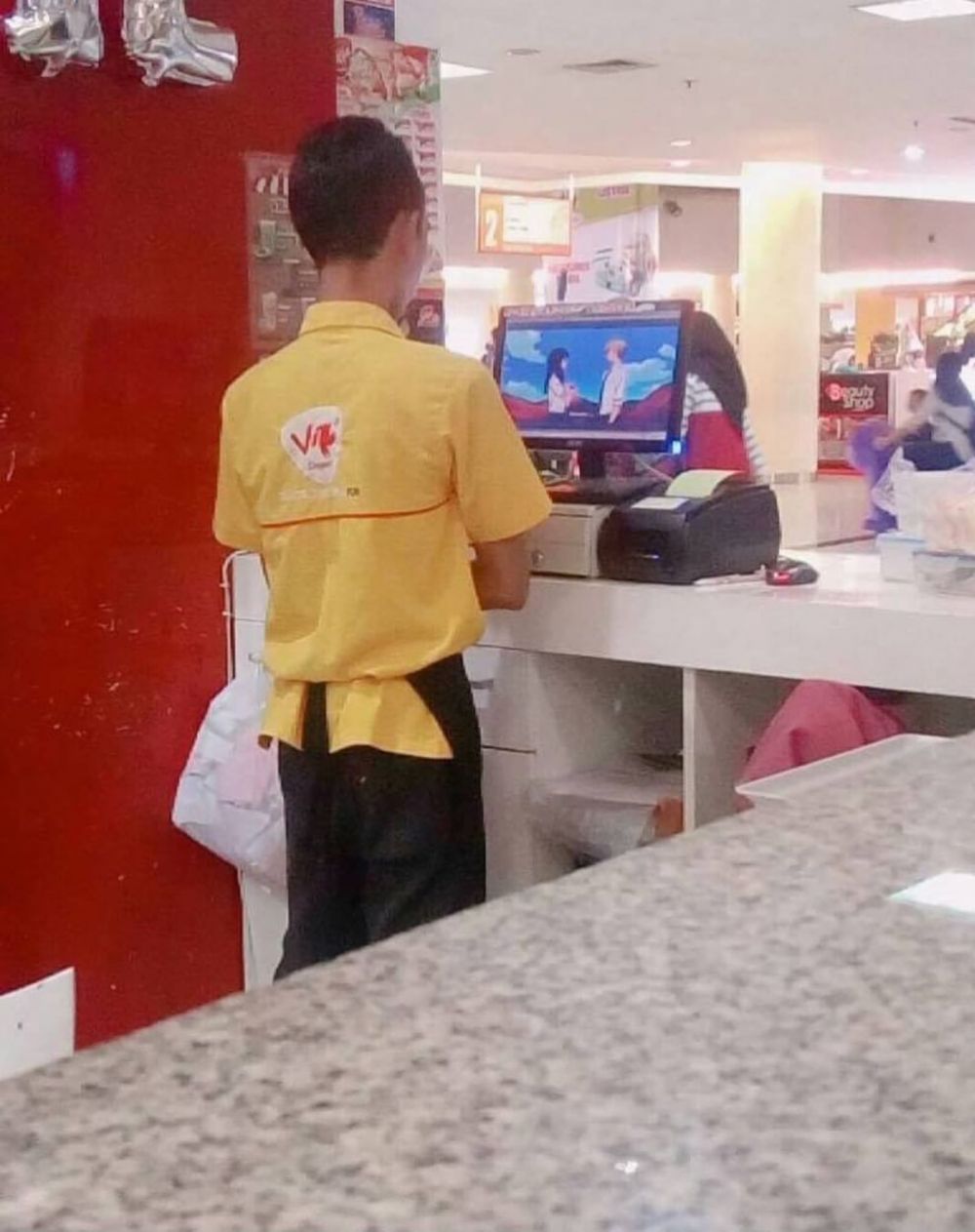 13 Potret kocak isi meja kasirnya nyeleneh abis, auto bikin pembeli bingung maksimal