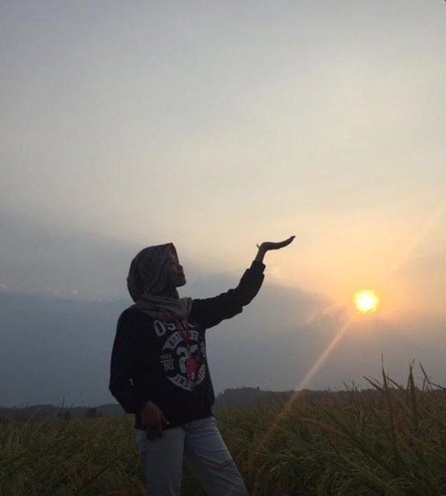 Niat bikin estetik, 13 momen apes saat ambil foto ini hasilnya bikin maju mundur mau posting