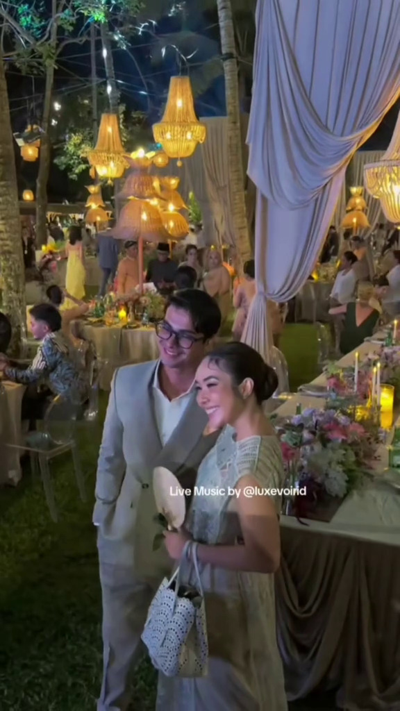 9 Momen mesra Gisella Anastasia dan Cinta Brian saat hadiri resepsi Luna Maya dan Maxime, go public?