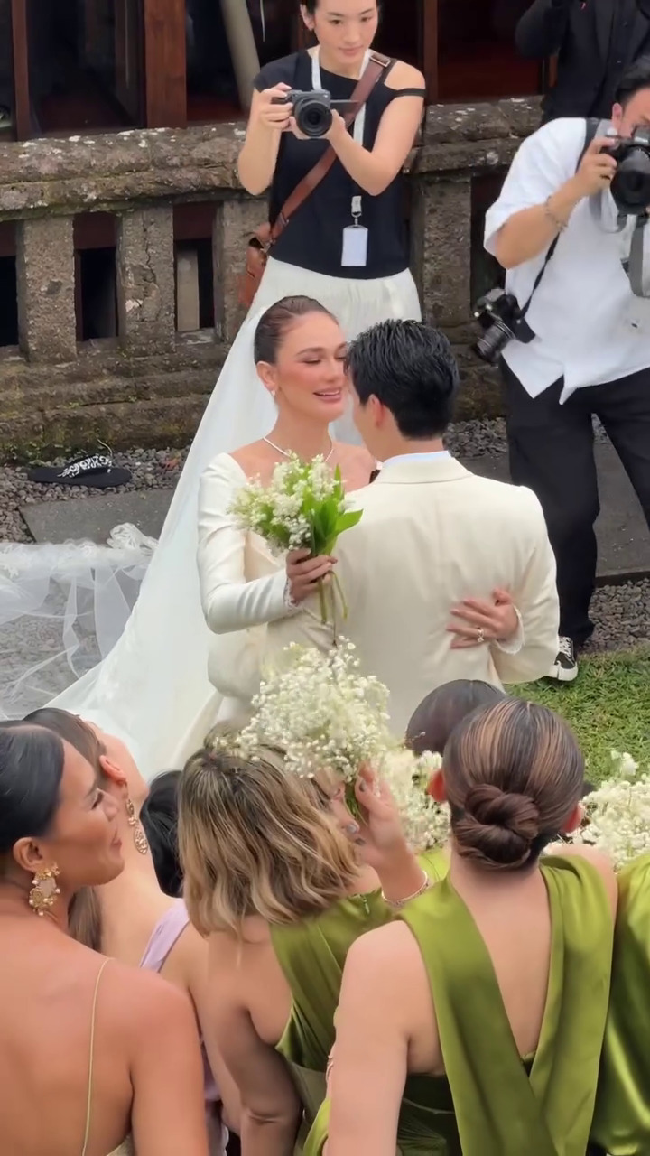 Gelar resepsi 2 kali, ini 11 momen pesta pernikahan Luna Maya dan Maxime Bouttier digelar makin meriah