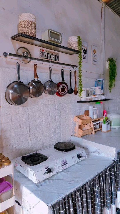 Cuma beratapkan seng, 9 potret dapur monokrom ini estetiknya nggak ada obat