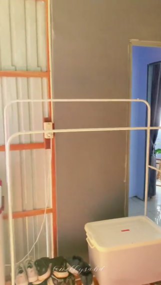 Bukan dari batu bata atau beton, 11 potret dapur kayu rumah subsidi di atas rawa ini bikin mupeng