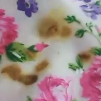 Tanpa deterjen, ini trik hilangkan noda kunyit di taplak meja makan cuma pakai 1 bahan dapur