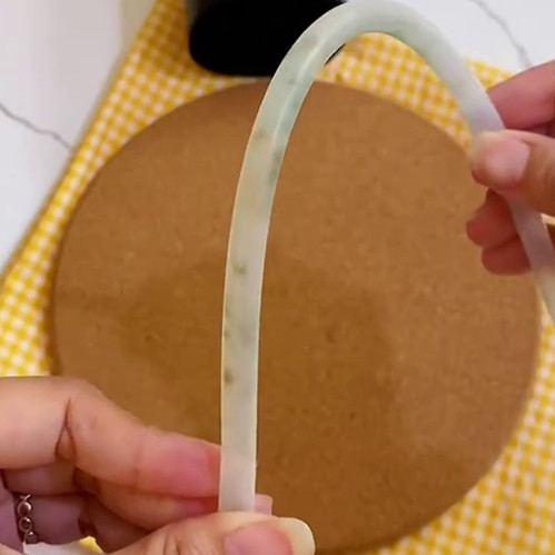 Cuci selang dispenser galon berlumut sekarang tak perlu disikat, triknya cuma pakai 2 bahan dapur