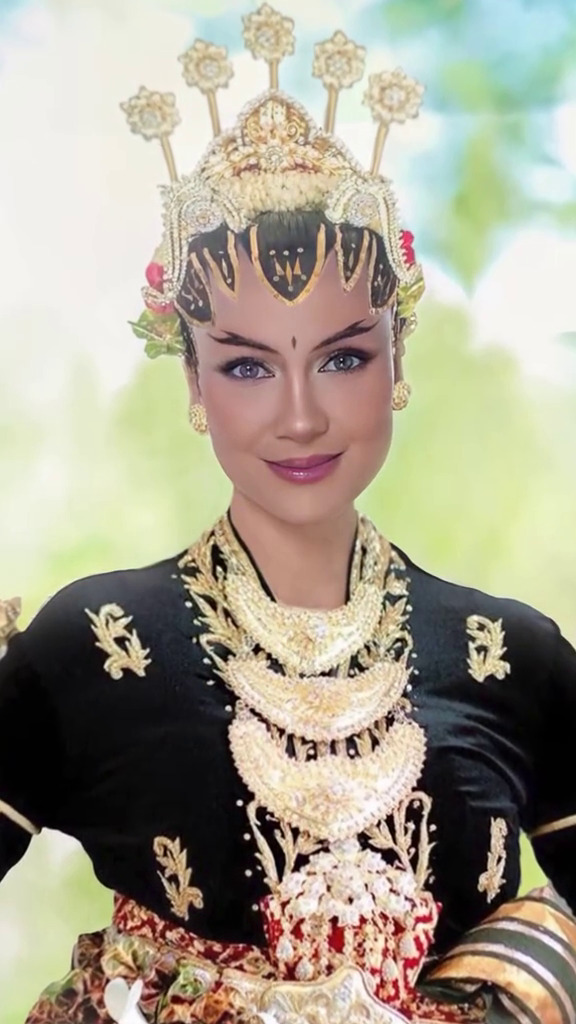 Begini jadinya jika Luna Maya diedit pakai riasan makeup pakem Paes Ageng, auranya manglingi pol