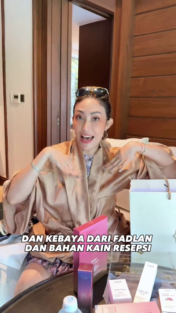9 Potret hampers Luna Maya untuk para bridesmaid bikin syok, totalnya ditaksir puluhan juta rupiah