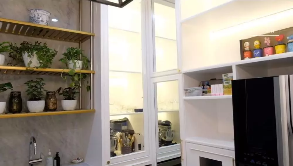 Pancarkan elegan dengan serba putih, 7 cara Luna Maya menata dapur ini bikin terlihat mahal