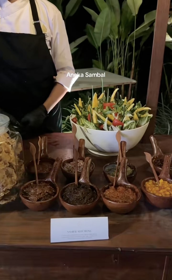 11 Menu lokal di pernikahan Luna Maya-Maxime & makna dodol dawet dalam siraman adat Jawa yang sakral