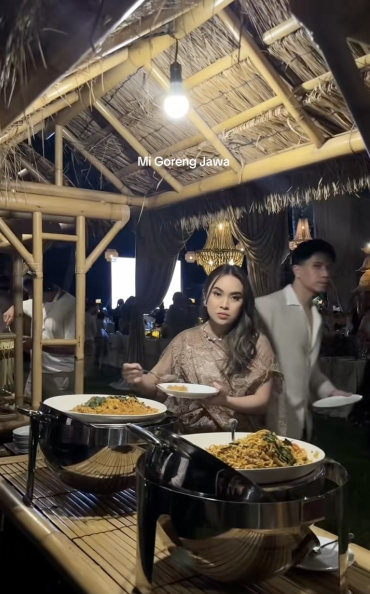 11 Menu lokal di pernikahan Luna Maya-Maxime & makna dodol dawet dalam siraman adat Jawa yang sakral