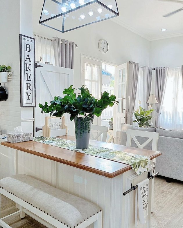 Bergaya American Classic, 7 cara Natalie Sarah menata dapur ini jadi estetik serasa nongkrong di kafe