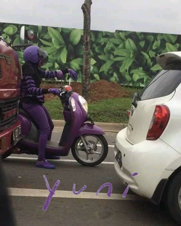 11 Potret gaya nyentrik warga +62 ini bikin ngakak, dari Thanos Betawi sampai baju dari karung