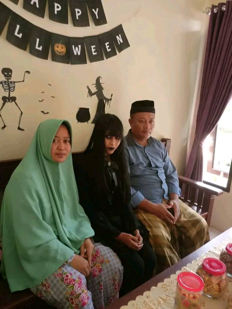 11 Potret gaya nyentrik warga +62 ini bikin ngakak, dari Thanos Betawi sampai baju dari karung