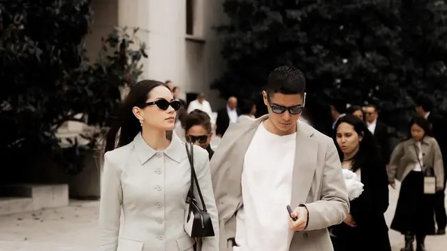 Kakak menikah sederhana, intip gaya kompak Alyssa Daguise didampingi Al Ghazali kondangan ke Paris