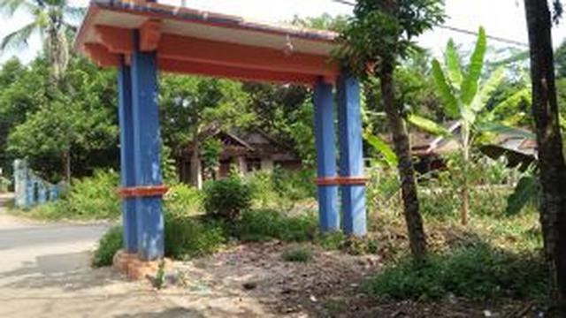 11 Potret lucu gapura nyeleneh ini desainnya absurd abis, yang lihat auto bingung mau salut atau ngaka