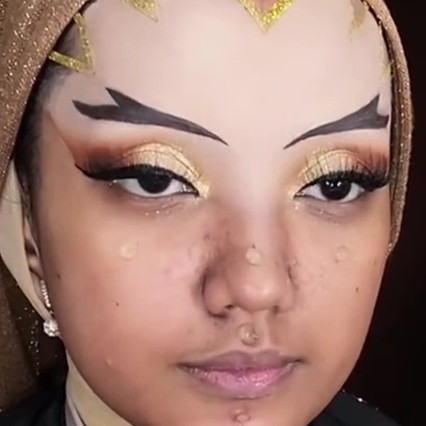 Pengantin ini request makeup Paes Ageng meski berhijab, transformasinya manglingi bak putri keraton