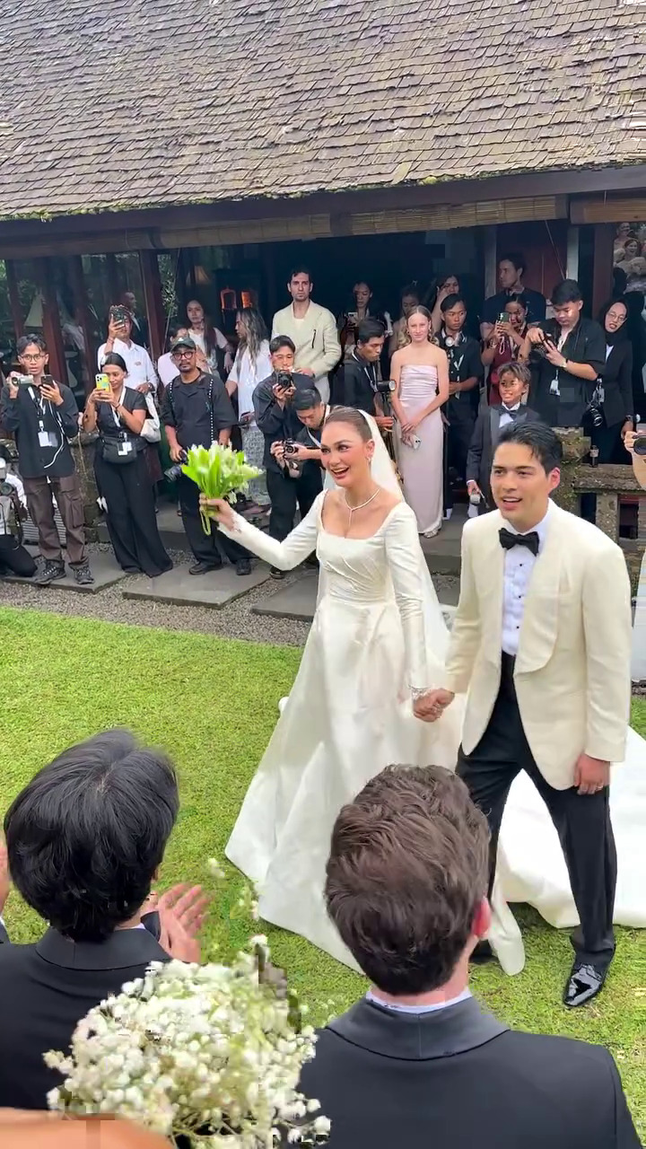 Menyimbolkan kemurnian cinta, ini taksiran harga Lily of The Valley, buket bunga nikah Luna Maya