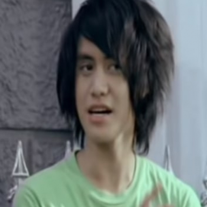 Bocah penjual nasi uduk di sekolah kini dijuluki hot daddy tenar jadi musisi bisa beli Ferrari Rp8 M