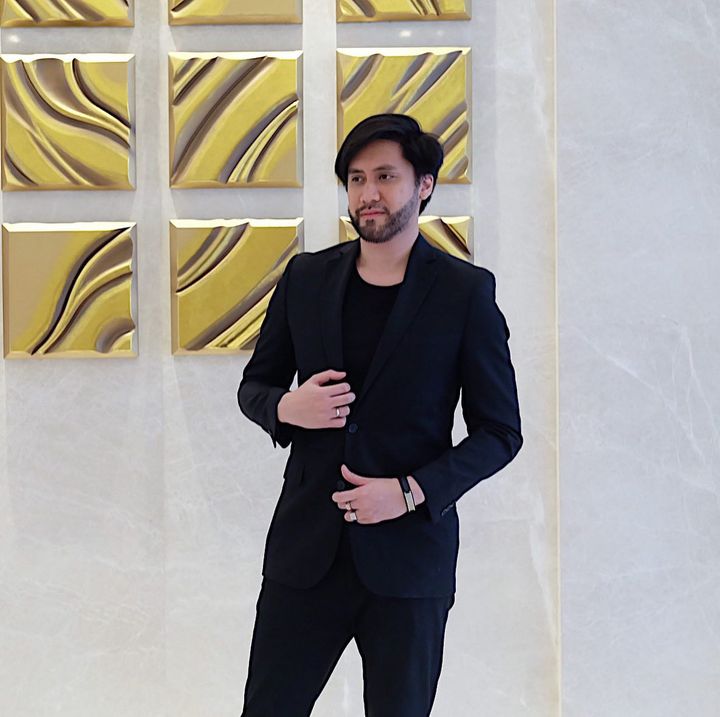 Bocah penjual nasi uduk di sekolah kini dijuluki hot daddy tenar jadi musisi bisa beli Ferrari Rp8 M