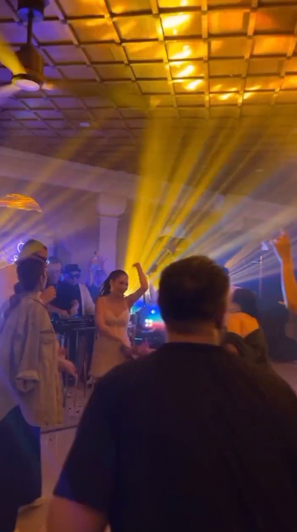 Luna Maya ternyata pernah dapat lemparan buket bunga pengantin, ini 7 momennya di nikahan BCL