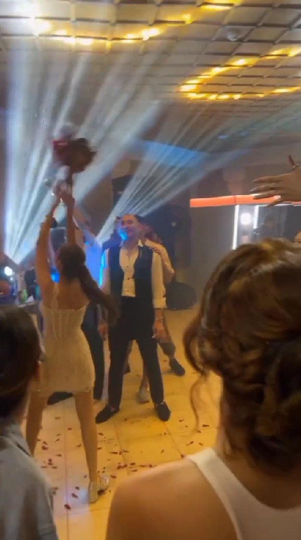 Luna Maya ternyata pernah dapat lemparan buket bunga pengantin, ini 7 momennya di nikahan BCL