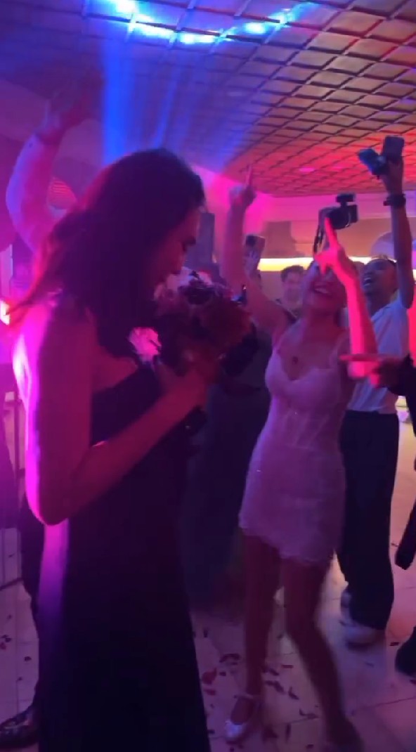 Luna Maya ternyata pernah dapat lemparan buket bunga pengantin, ini 7 momennya di nikahan BCL