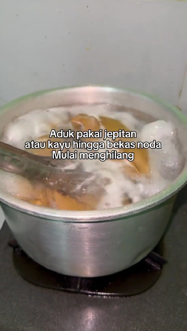 Baju kelunturan sekarang bisa bersih lagi noda enyah, ternyata ini triknya pakai 1 bahan dapur